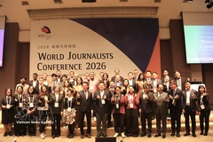 Representantes de medios de comunicación de diversos países asisten a la Conferencia Mundial de Periodistas 2026. (Foto: VNA)