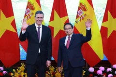 El primer ministro de Vietnam, Pham Minh Chinh (derecha), y el presidente del Gobierno de España, Pedro Sánchez (Foto: VNA)
