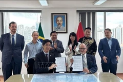 En el acto de rúbrica (Foto: Cortesía de la Embajada de Vietnam en Brasil)