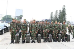 Oficiales y soldados del Ejército Real de Camboya en el Puesto Fronterizo Internacional de Moc Bai (Foto: VNA)