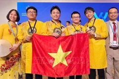 El equipo vietnamita cosechó cuatro medallas de oro en la 57.ª Olimpiada Internacional de Química (Foto: VNA)