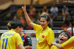 La selección femenina de sepak takraw de Vietnam se proclamó campeona tras una emocionante victoria por 2-1 contra la anfitriona Tailandia (Foto: VNA)