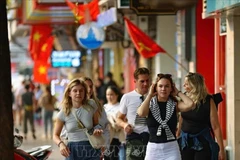 Turistas extranjeros visitan el casco antiguo de Hanoi (Foto: VNA)