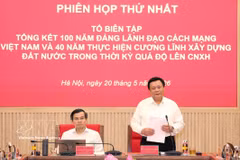 Nguyen Xuan Thang, presidente del Consejo Teórico Central y jefe del Equipo de Redacción, interviene en la cita (Foto: VNA)