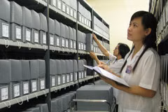 Un rincón de los archivos del Departamento de Archivos de la Oficina del Comité Central del Partido Comunista de Vietnam (Foto cortesía de la oficina).
