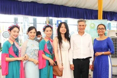 El embajador de Vietnam en Camboya, Nguyen Minh Vu, en el Bazar ASEAN 2025. (Foto: VNA)