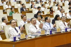 El secretario general del Partido Comunista de Vietnam, To Lam; el primer ministro, Pham Minh Chinh; y el presidente de la Asamblea Nacional, Tran Thanh Man, participan en el evento (Foto: VNA)