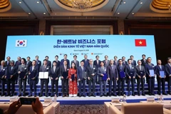 En el intercambio de MoU durante el Foro Económico Vietnam-Corea del Sur (Foto: VNA)