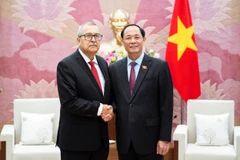 Tran Quang Phuong (derecha), vicepresidente de la Asamblea Nacional de Vietnam, recibe a Pedro Vázquez, miembro del Buró Político del PT y presidente de la Comisión de Relaciones Exteriores de la Cámara de Diputados de Méxito (Foto: daibieunhandan.vn)