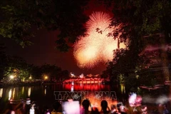 Espectáculo de fuegos artificiales por el 80º aniversario del Día Nacional (Foto: VNA)