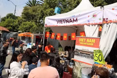 Stand de comida tradicional de Vietnam (Foto: VNA)