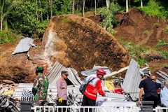 Las fuerzas de rescate en el lugar del incidente (Foto: Xinhua/VNA)