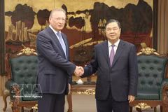 El viceprimer ministro permanente de Vietnam, Pham Gia Tuc, recibe al director general de Zarubezhneft, Sergey Kudryashov. (Foto: VNA)