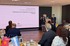 La embajadora de Vietnam en Argentina, Ngo Minh Nguyet, interviene en la cita (Foto: VNA)