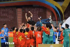 La selección vietnamita celebra su victoria (Foto: VNA)
