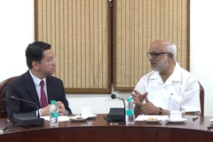 El embajador de Vietnam en la India, Nguyen Thanh Hai (izquierda), se reúne con el secretario general del CPI-M, M.A. Baby (Foto: VNA)