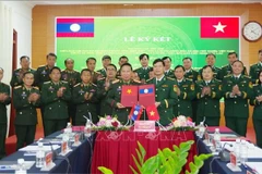 Ambas partes intercambian un memorando de entendimiento en la cita (Foto: VNA)