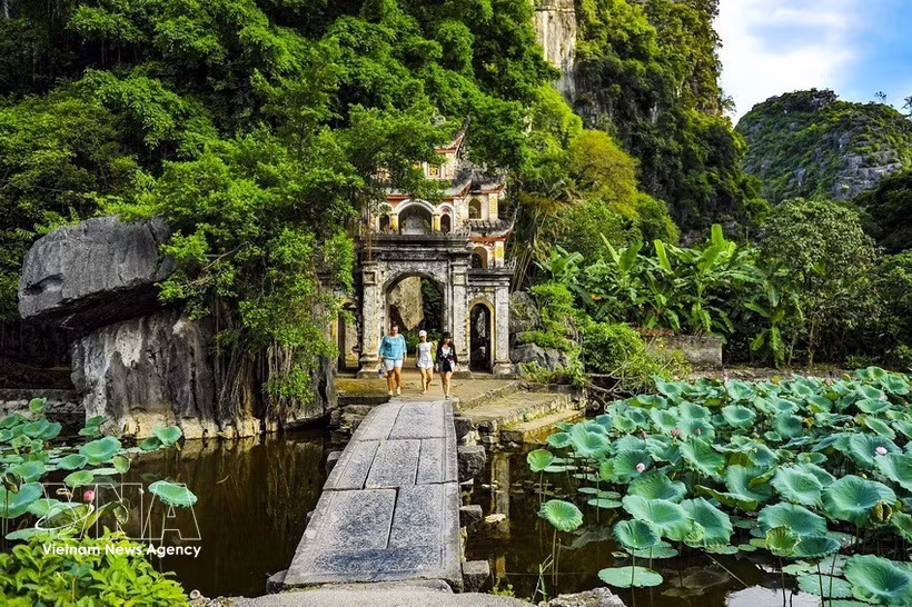 La pagoda Bich Dong, en la provincia de Ninh Binh, es uno de los lugares que aparece en el videoclip de Secret Garden. (Fuente: VNA)