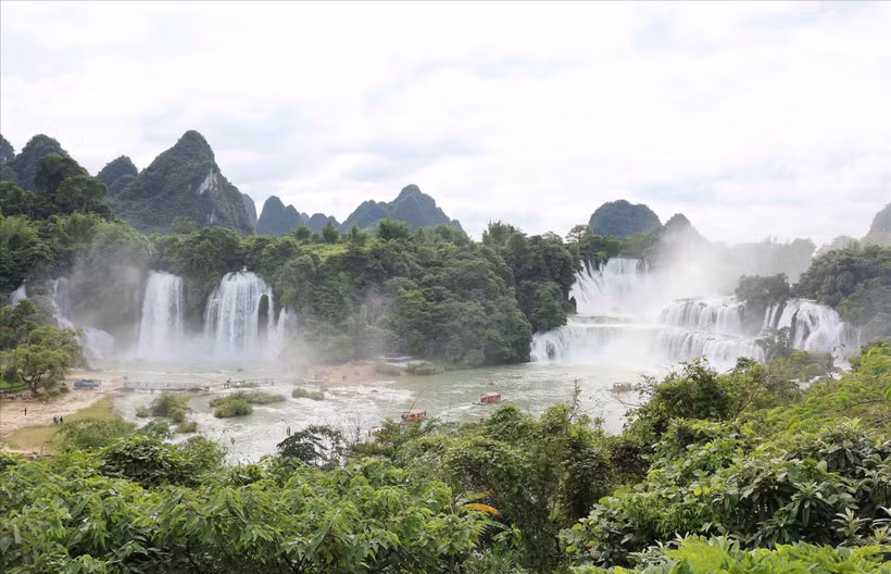 El complejo paisajístico cataratas Ban Gioc - De Tian. (Fuente: VNA) 