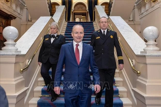 El primer ministro de Irlanda, Micheál Martin (centro). (Fuente: VNA)