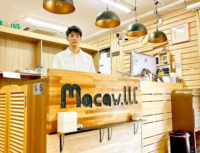 Ngo Ngoc Khanh en la librería Macaw. (Fuente: I LOVE VIETNAM)