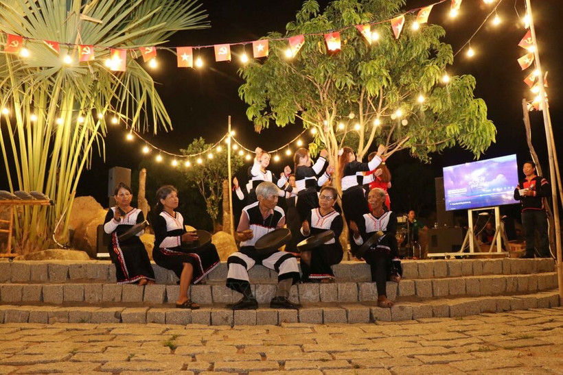 Presentan la cultura E De con gongs. (Fuente: VNA)