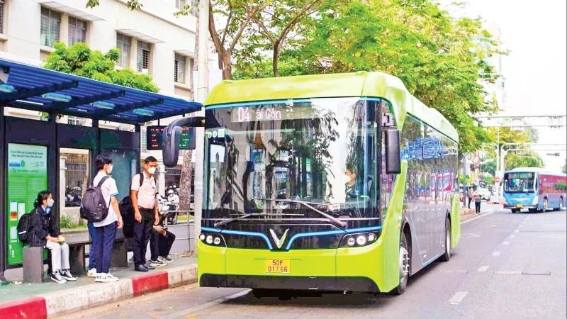 Impulsan “ecologización” del sistema de autobuses en ciudades clave de Vietnam. (Fuente: nhandan.vn)