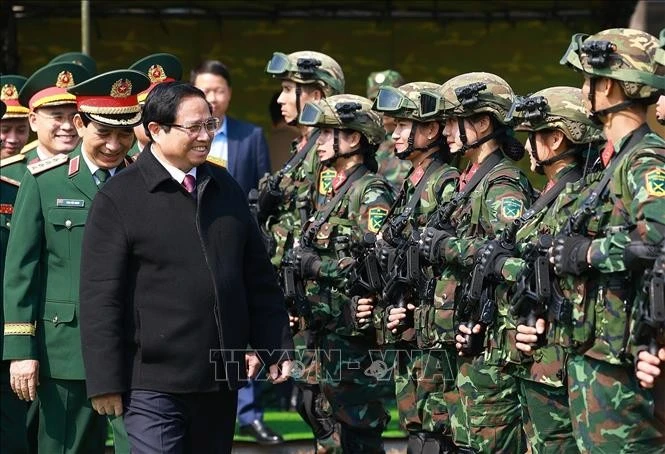 El primer ministro vietnamita, Pham Minh Chinh, visita la Brigada K3. (Fuente: VNA)