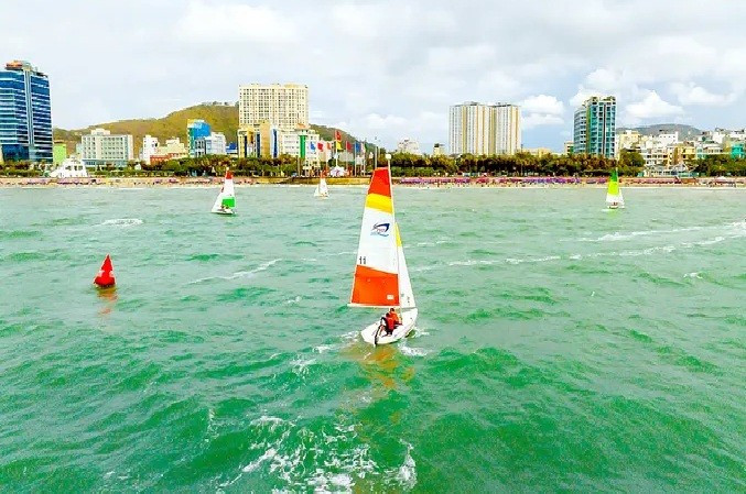 En la Regata Internacional 2025 en Bai Sau. (Fuente: sggp.org.vn)