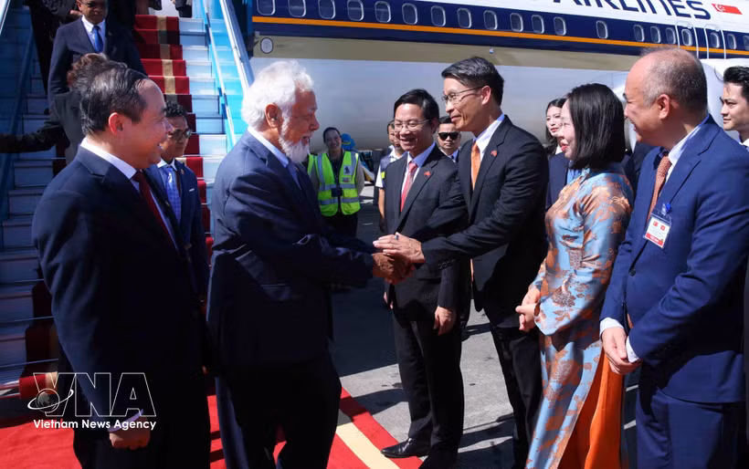 El primer ministro de Timor Leste, Kay Rala Xanana Gusmão, llega a Hanoi para iniciar una visita oficial a Vietnam. (Fuente: VNA)