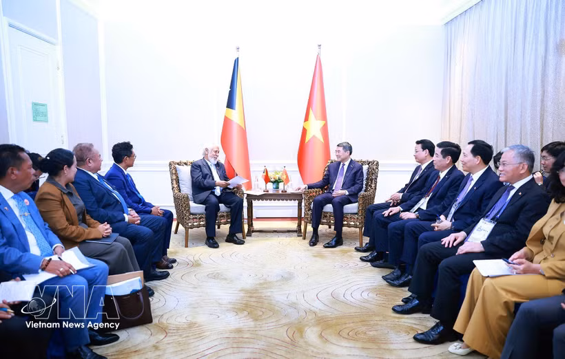 Con motivo de su participación en la 48.ª Cumbre de la ASEAN en Cebu, Filipinas, la tarde del 7 de mayo de 2026, el primer ministro de Vietnam, Le Minh Hung, sostuvo un encuentro con el primer ministro de TimorLeste, Xanana Gusmão