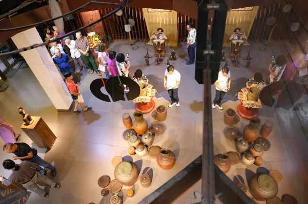 Las exposiciones y exhibiciones en el festival de diseño creativo siempre son actividades atractivas para los visitantes. (Fuente: VNA)