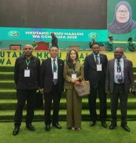 La embajadora vietnamita en Tanzania, Vu Thanh Huyen, (en centro) en el evento. (Fuente: VNA)
