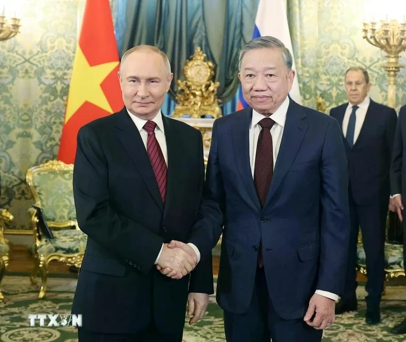 El secretario general del Partido Comunista de Vietnam, To Lam, y el presidente de Rusia, Vladimir Putin. (Fuente: VNA)