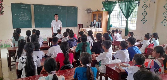 Clase del idioma jemer en la pagoda Ta Mum, comuna de Dinh Hoa, provincia de An Giang.