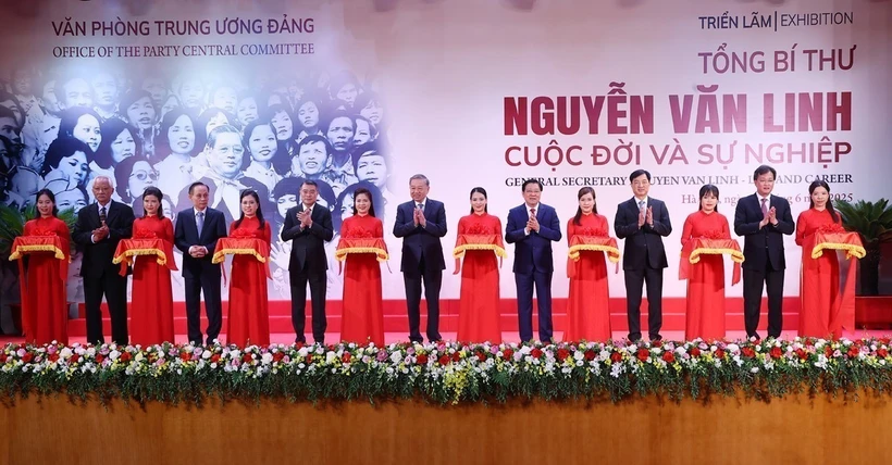 El secretario general del Partido Comunista de Vietnam, To Lam, asiste a la inauguración de la Exposición “Secretario general Nguyen Van Linh: Vida y obra”. (Fuente: VNA)