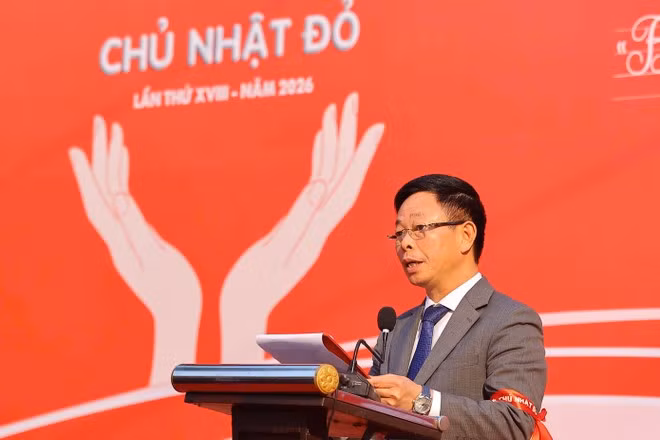 El editor en jefe de Tien Phong, Phung Cong Suong, en el acto. (Fuente: VNA)