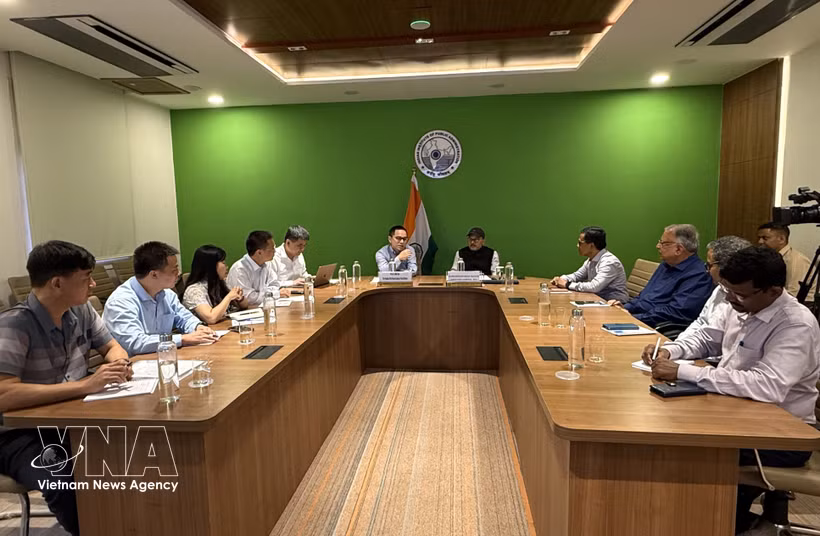 En el encuentro entre la Academia de Ciencias Sociales de Vietnam (VASS) y el Instituto Indio de Administración Pública (IIPA). (Fuente: VNA)