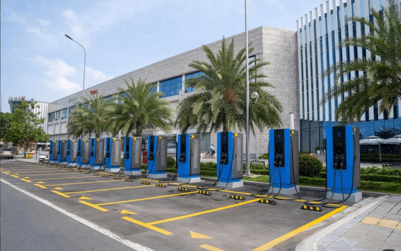 Vingroup desplegará autobuses eléctricos, taxis eléctricos y una extensa red de estaciones de carga en Kinshasa. (Fuente: vietnamnet.vn)