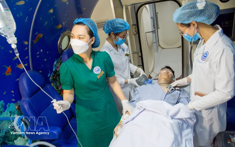 Tratamiento de pacientes mediante oxigenoterapia hiperbárica. (Fuente: VNA)