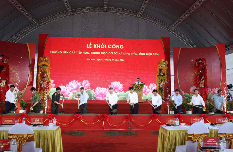 El secretario general del Partido Comunista de Vietnam, To Lam, y delegados en evento. (Fuente: VNA)