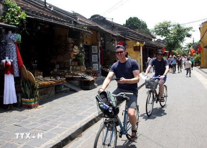 Turistas en el casco antiguo de Hoi An. (Fuente: VNA)
