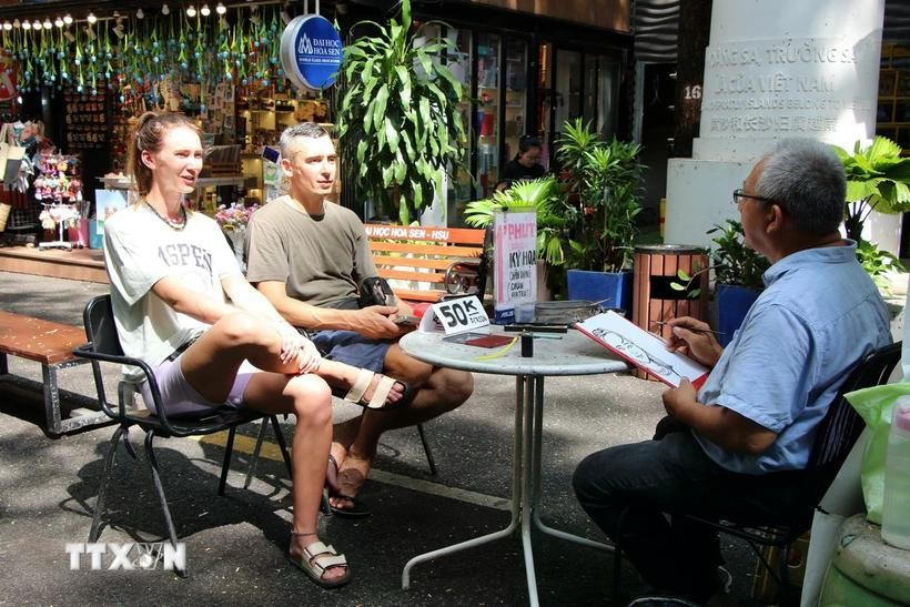 Turistas extranjeros en Ciudad Ho Chi Minh. (Fuente: VNA)