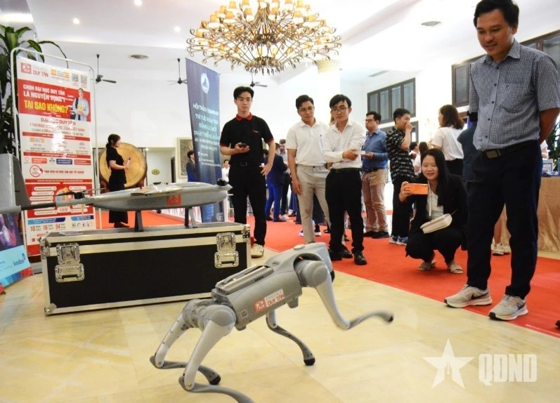 En un evento sobre inteligencia artificial en Da Nang. (Fuente: qdnd.vn)