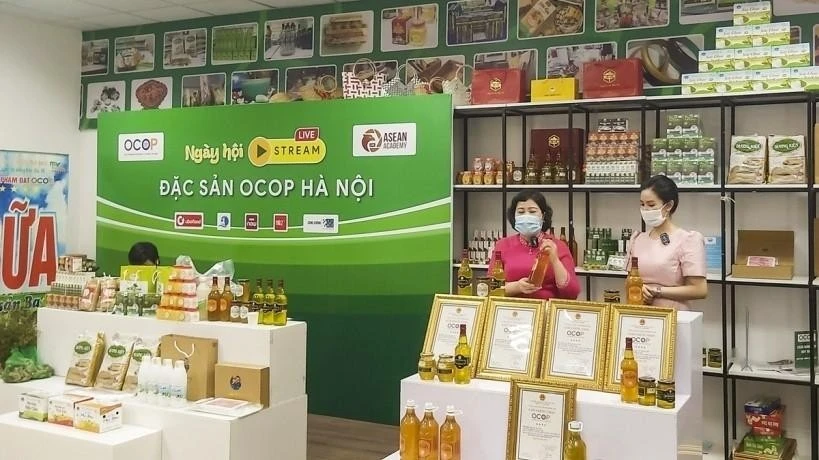 Promoción comercial y posicionamiento de la marca OCOP en Hanoi. (Fuente: doanhnghieptiepthi.vn)
