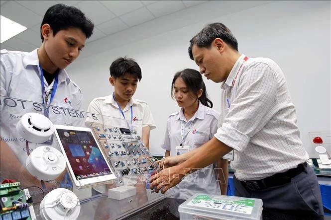 En la Universidad de Industria de Ciudad Ho Chi Minh. (Fuente: VNA)