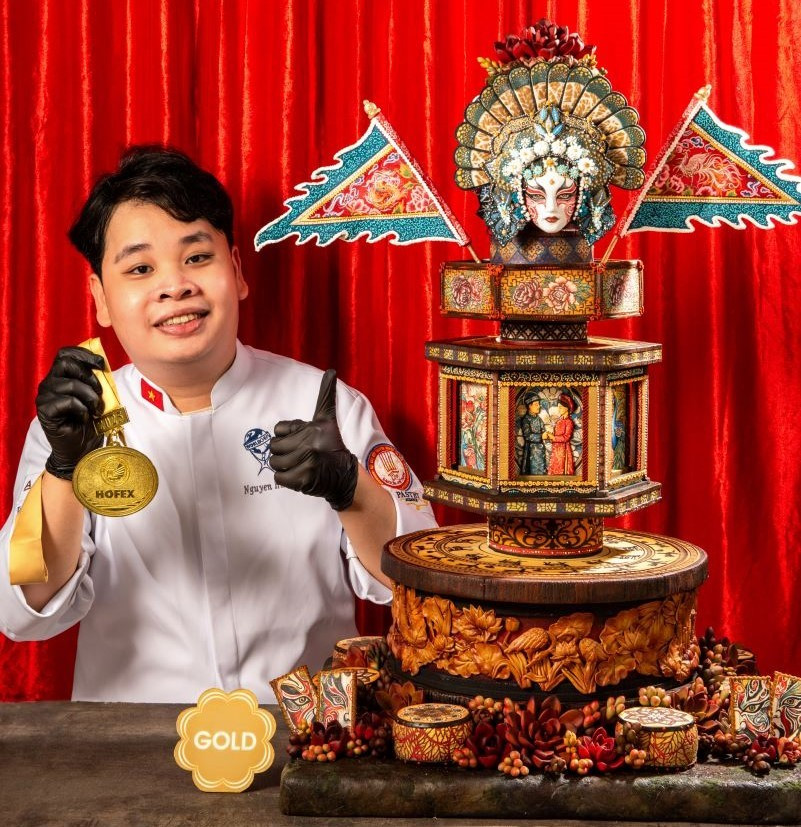 Nguyen Huu Thien An y la obra “Hat boi en celebraciones festivas”. (Fuente: Thien An)