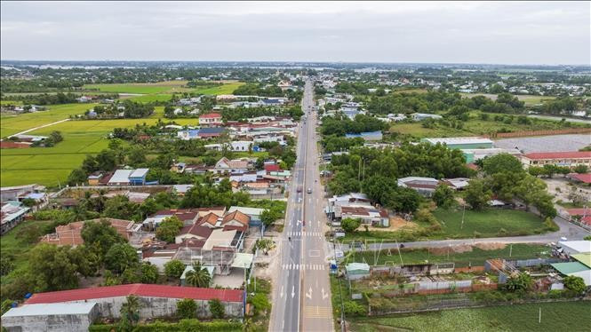 La carretera nacional 22B, la ruta principal que conecta Ciudad Ho Chi Minh con la puerta fronteriza internacional de Moc Bai, provincia de Tay Ninh, no ha satisfecho las necesidades de transporte, a la espera de la Autopista de Ciudad Ho Chi Minh. (Fuente: VNA)
