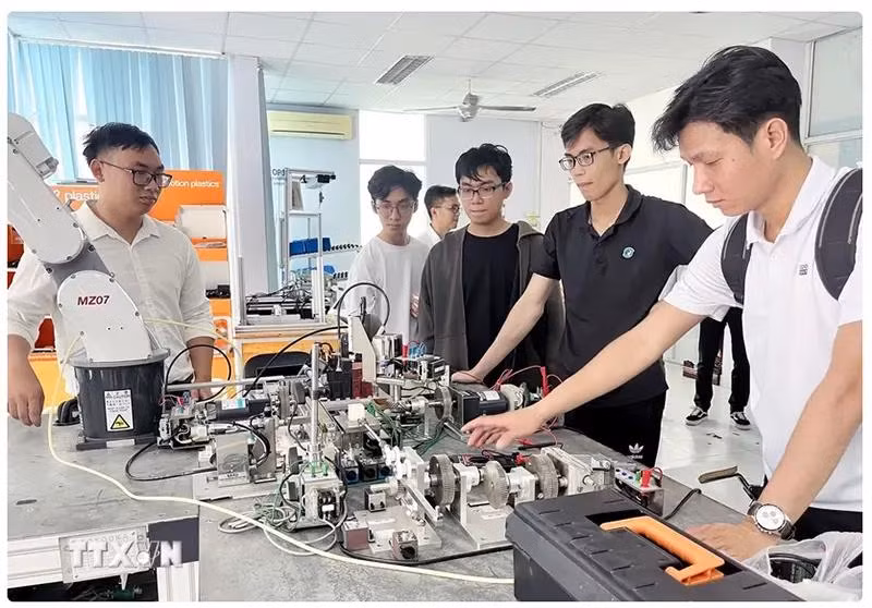 Estudiantes en el Centro de Formación del Parque de Alta Tecnología de Ciudad Ho Chi Minh. (Fuente: VNA)