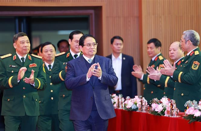 El primer ministro de Vietnam, Pham Minh Chinh, visita la Academia Nacional de Defensa (Foto: VNA)